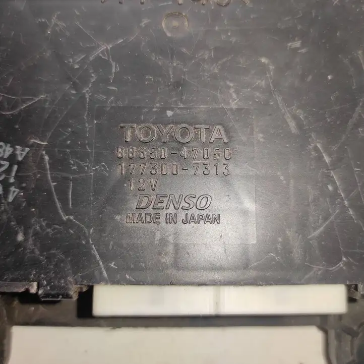 Toyota Prius (XW20) (2003 - 2009) 8865047050 Прочие блоки управления — фото 4