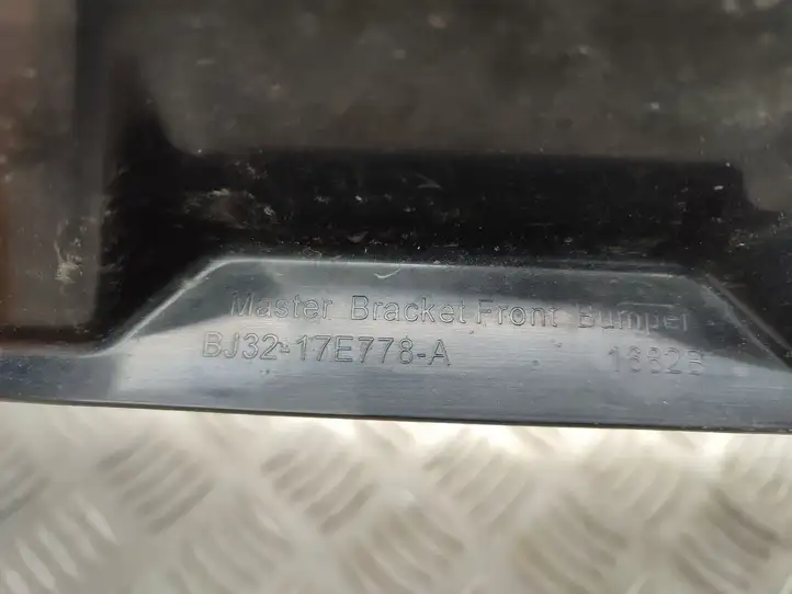 Land Rover Range Rover Evoque L538 (2015 - 2018) BJ3217E778A Передняя балка бампера — фото 3