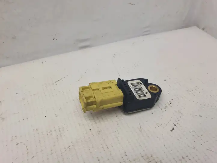 Toyota Yaris (2005 - 2009) 898310D010 Прочие детали салона — фото 1