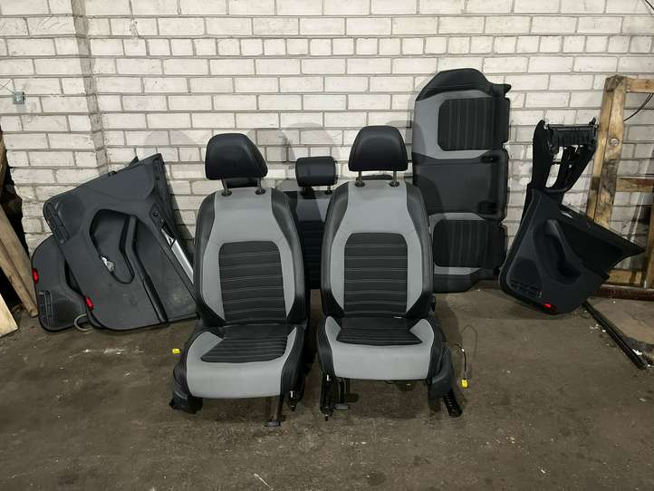 Volkswagen Jetta VI (2011 - 2018)   Комплект отделки дверей