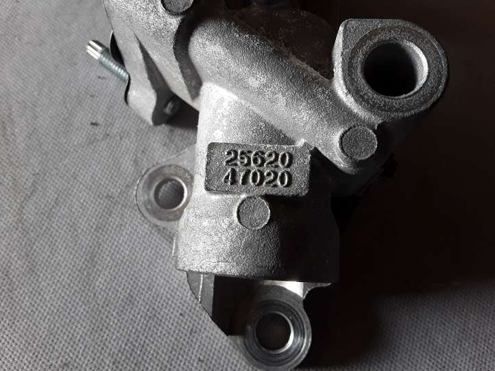 Toyota Yaris (2014 - 2019)  2562047020 Клапан EGR