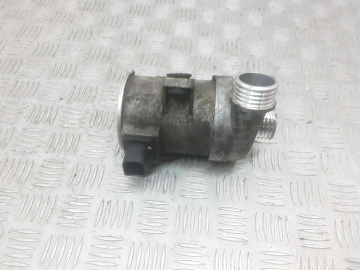 BMW 5 F10 F11 (2009 - 2016)  7604027 Водяной насос