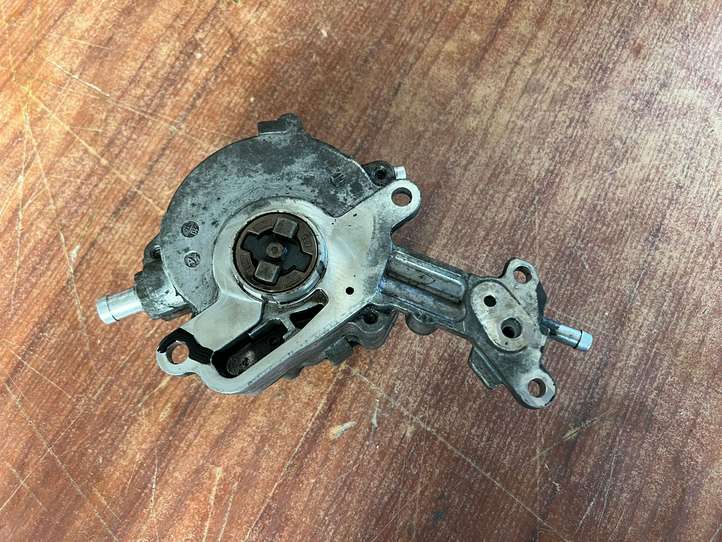Audi A4 (2000 - 2006)  038145209C Тандемный насос
