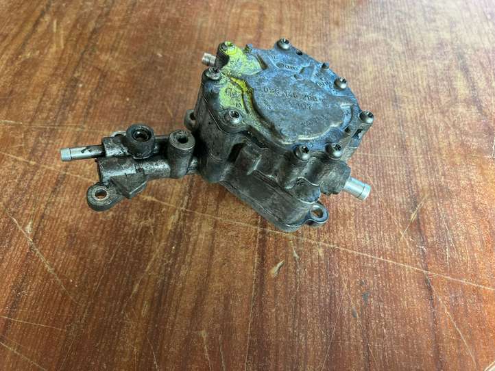 Audi A4 (2000 - 2006)  038145209C Тандемный насос