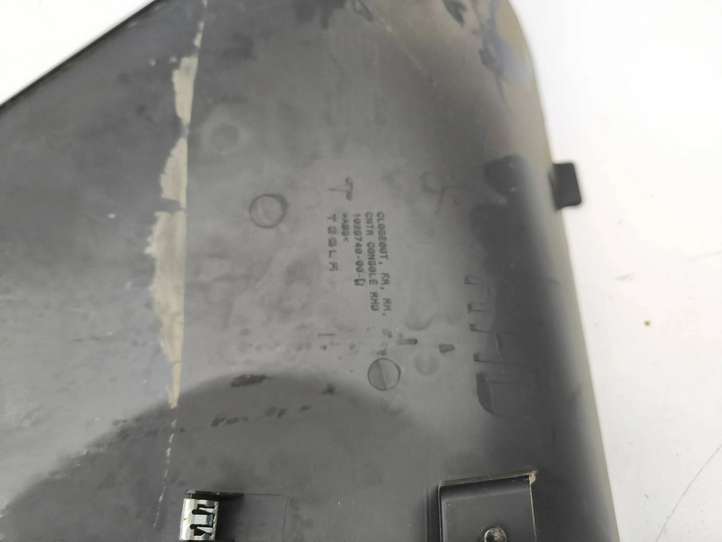 Tesla Model S (2012 - 2016)  102674000B Боковая отделка (передняя)