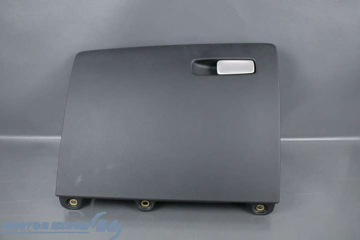 Audi Q3 (2011 - 2014)  8U0971679A Крышка ящика для вещей (бардачка)
