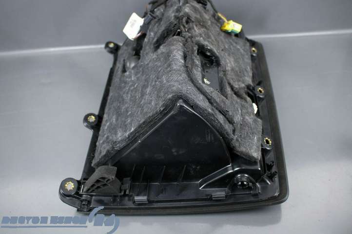 Audi Q3 (2011 - 2014)  8U0971679A Крышка ящика для вещей (бардачка)
