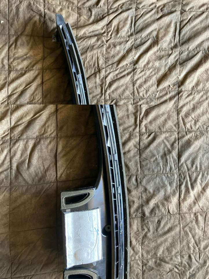 BMW X5 E70 (2006 - 2013)  6958404 Воздушная решётка окна