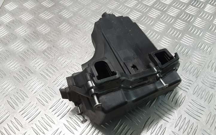 BMW 5 F10 F11 (2009 - 2016)  12907638588 Другая деталь отсека двигателя
