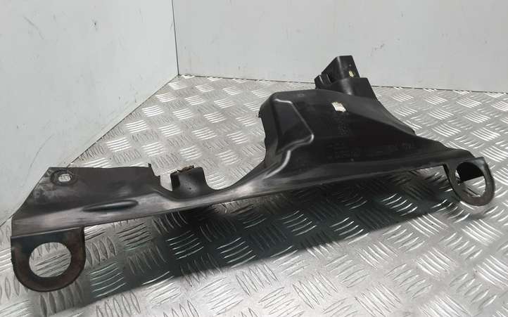 BMW 5 F10 F11 (2009 - 2016)  51757267564 Другая деталь отсека двигателя