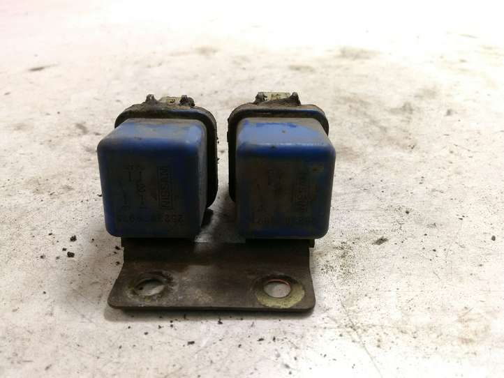 Nissan Terrano II (1992 - 2006)  2523079971 Другое реле