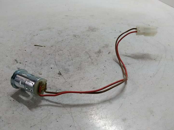 BMW 3 E90 E91 (2005 - 2012)  694718402 12 V гнездо (сзади)
