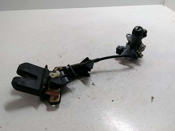 Audi A4 (2000 - 2006)  8E5827505B Замок задней крышки