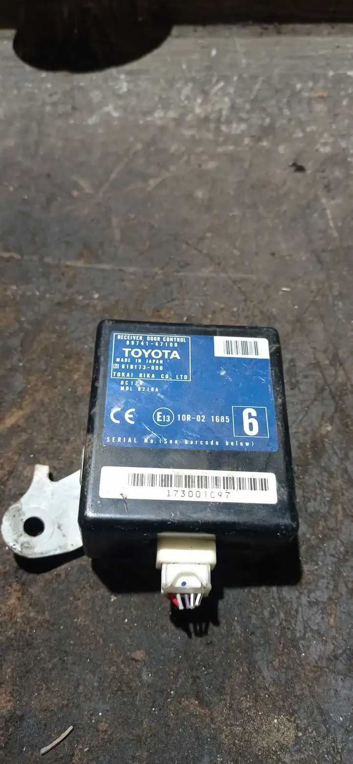 Toyota Prius (XW20) (2003 - 2009) 8974147100 Блок управления дверью — фото 1