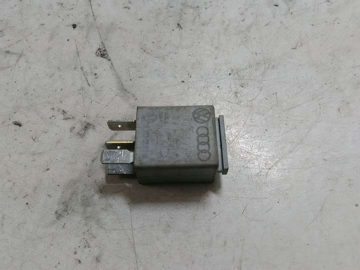 Volkswagen PASSAT B6 (2005 - 2010)  1K0951253 Другое реле
