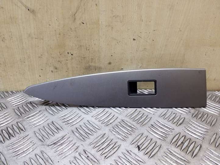 Toyota Avensis T270 (2009 - 2012)  7423205240 Отделка кнопок стеклоподъемника 