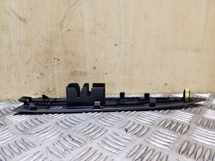 Toyota Avensis T270 (2009 - 2012)  7423205240 Отделка кнопок стеклоподъемника 