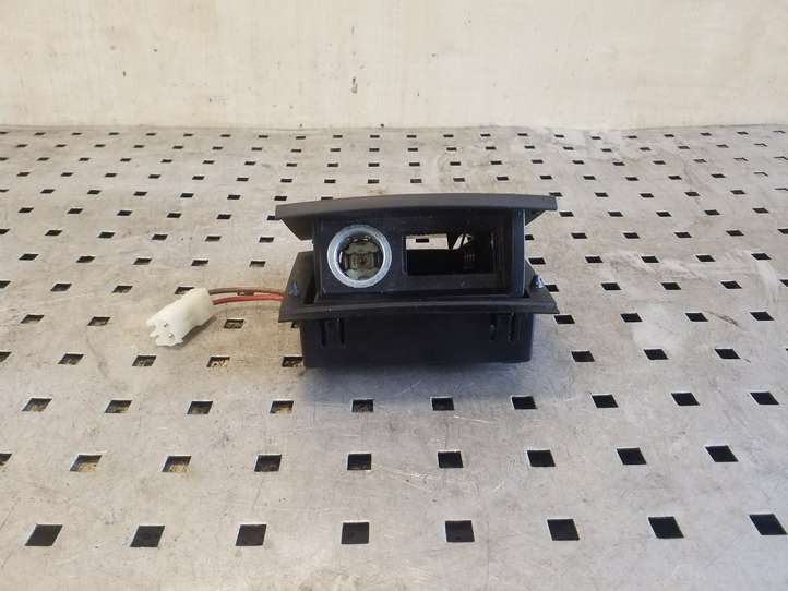 BMW X3 E83 (2003 - 2010)  5116341402204 12 V гнездо (сзади)
