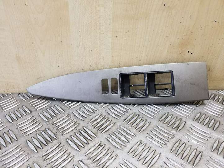 Toyota Avensis T270 (2009 - 2012)  7423105200 Отделка кнопок стеклоподъемника 