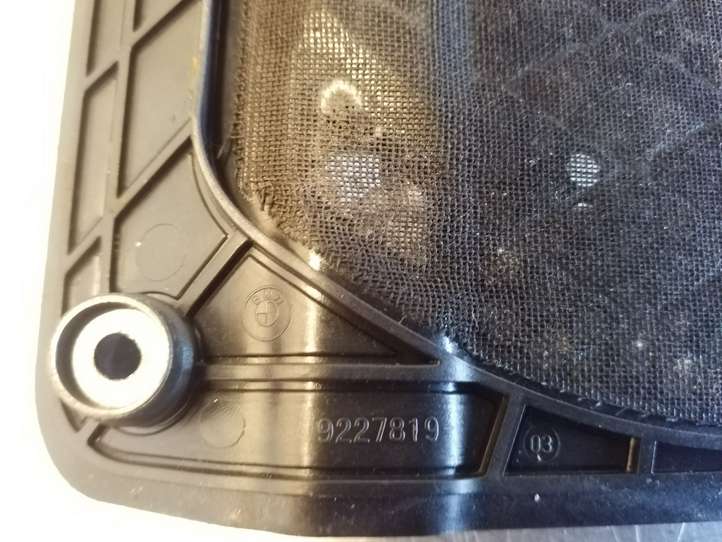 BMW 3 F30 F35 F31 (2012 - 2018)  9227819 Сабвуферная решетка