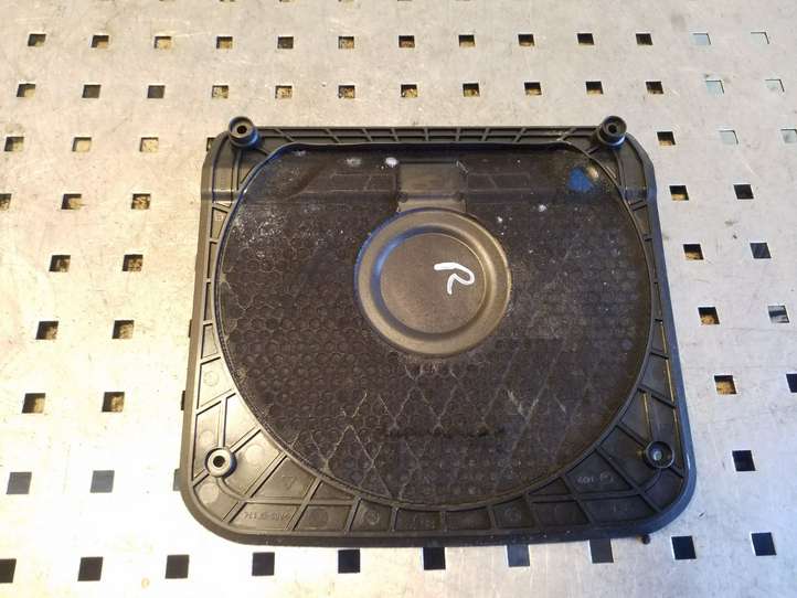 BMW 3 F30 F35 F31 (2012 - 2018)  9227819 Сабвуферная решетка