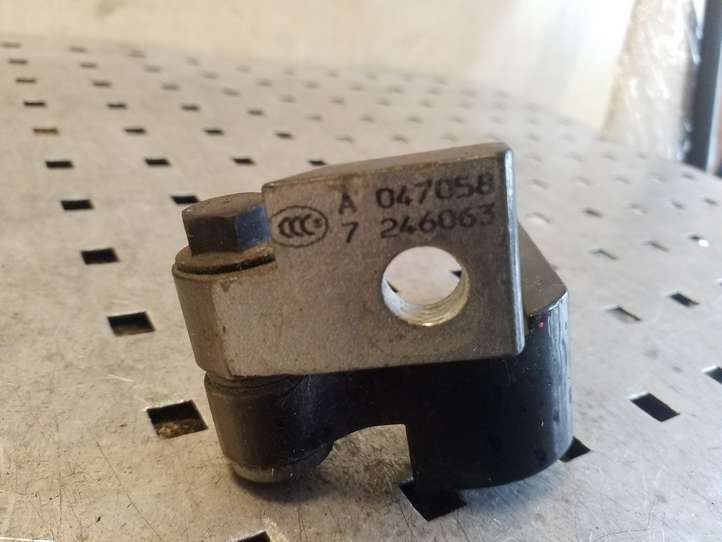 BMW 3 F30 F35 F31 (2012 - 2018)  047058 Нижняя петля задней двери