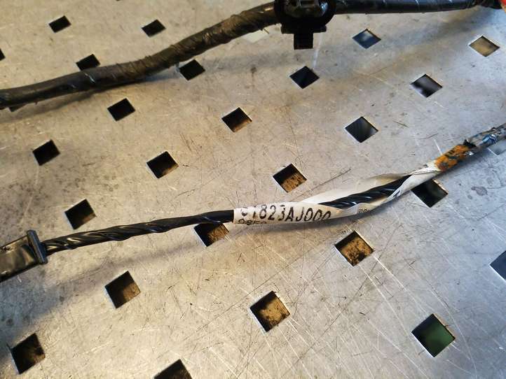 Subaru Outback (2009 - 2014)  81823AJ000 Проводка задних дверей