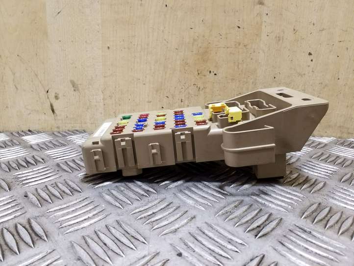 Subaru Outback (2009 - 2014)  82201AJ000 Блок предохранителей