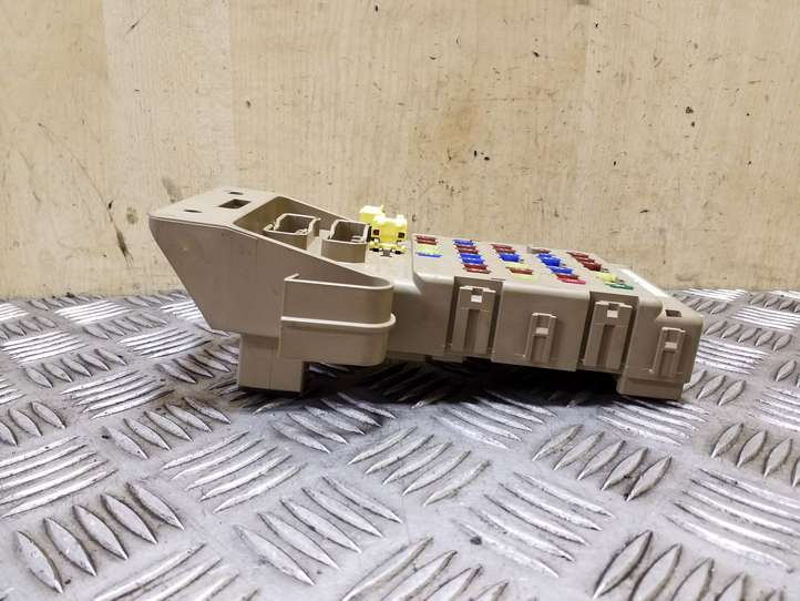 Subaru Outback (2009 - 2014)  82201AJ000 Блок предохранителей