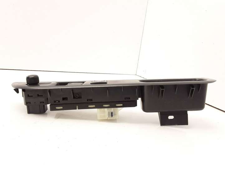 Suzuki Swift (2004 - 2010)  8376162J1 Кнопка стеклоподъемников