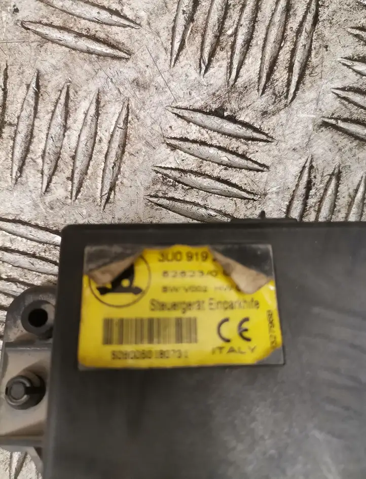 Volkswagen PASSAT B7 (2011 - 2014) Блок управления парктрониками — фото 2