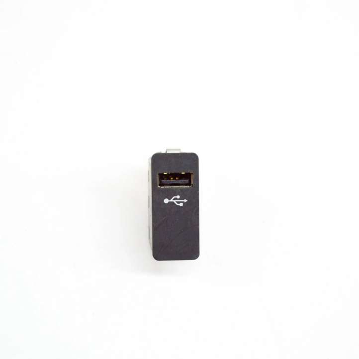 6820397 BMW X2 F39 USB jungtis