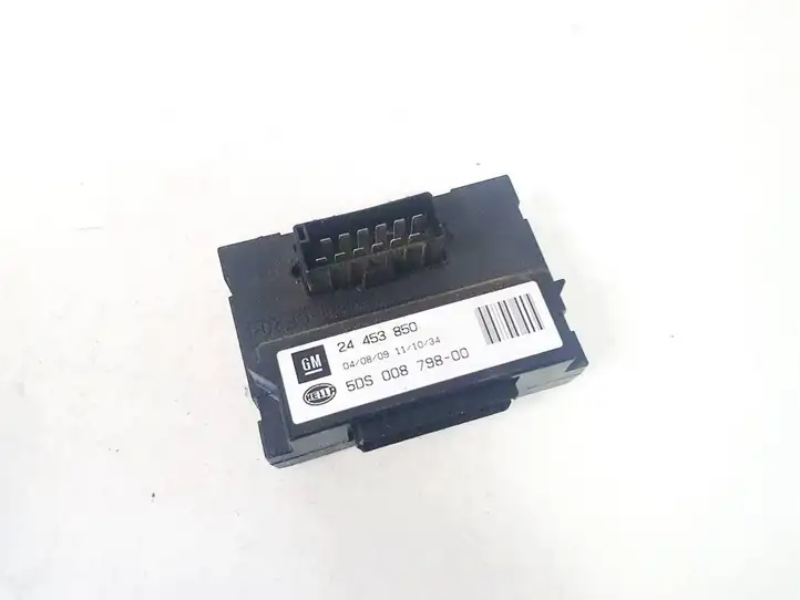 Opel Astra H (2004 - 2009) 24453850 Реле крюка для прицепа — фото 2