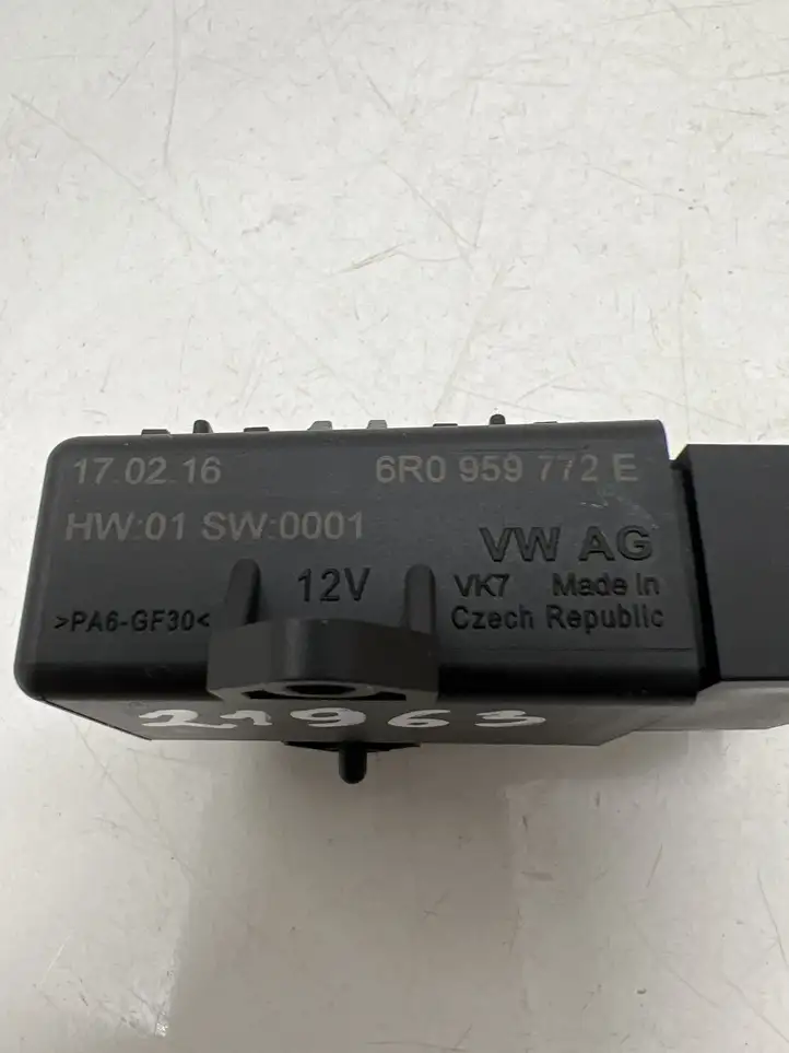 Skoda Fabia Mk3 (NJ) (2015 - 2021) 6R0959772E Реле обогрева — фото 3