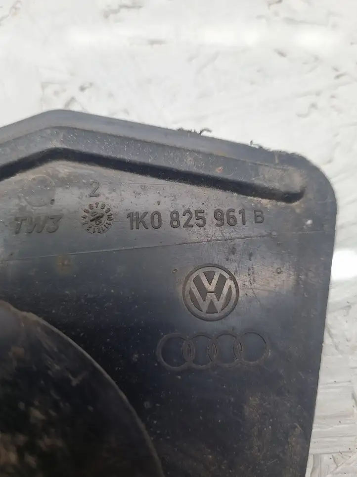 Volkswagen Golf Plus (2004 - 2008) 1K0825961B Прочие детали днища — фото 3