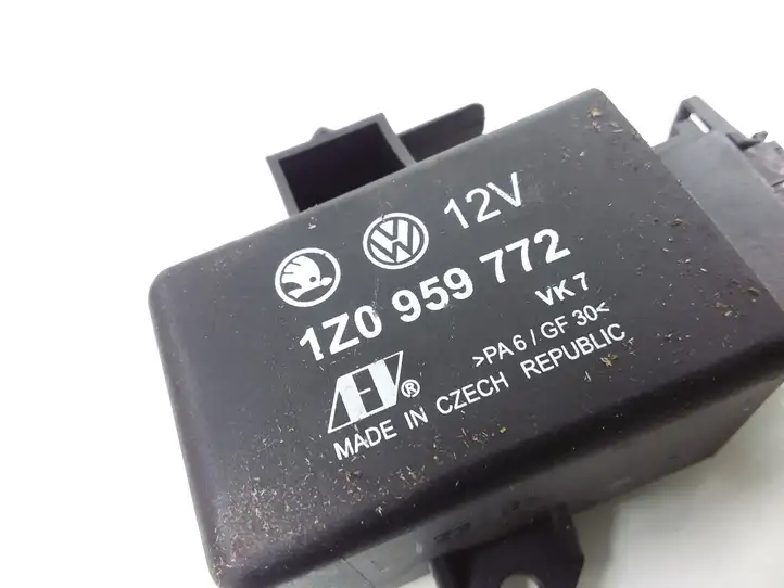 Volkswagen PASSAT B6 (2005 - 2010) 1Z0959772 Реле обогрева — фото 3