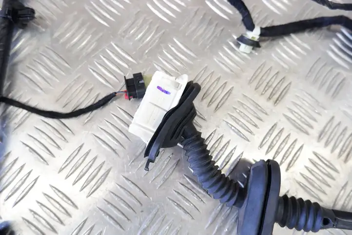 Tesla Model Y (2019 - 2024) 148905400E Прочая электропроводка — фото 8
