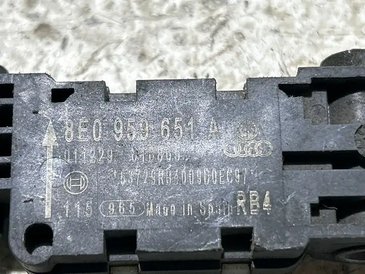 Audi A4 S4 B7 8E 8H (2004 - 2009) 8E0959651A Датчик удара SRS — фото 3