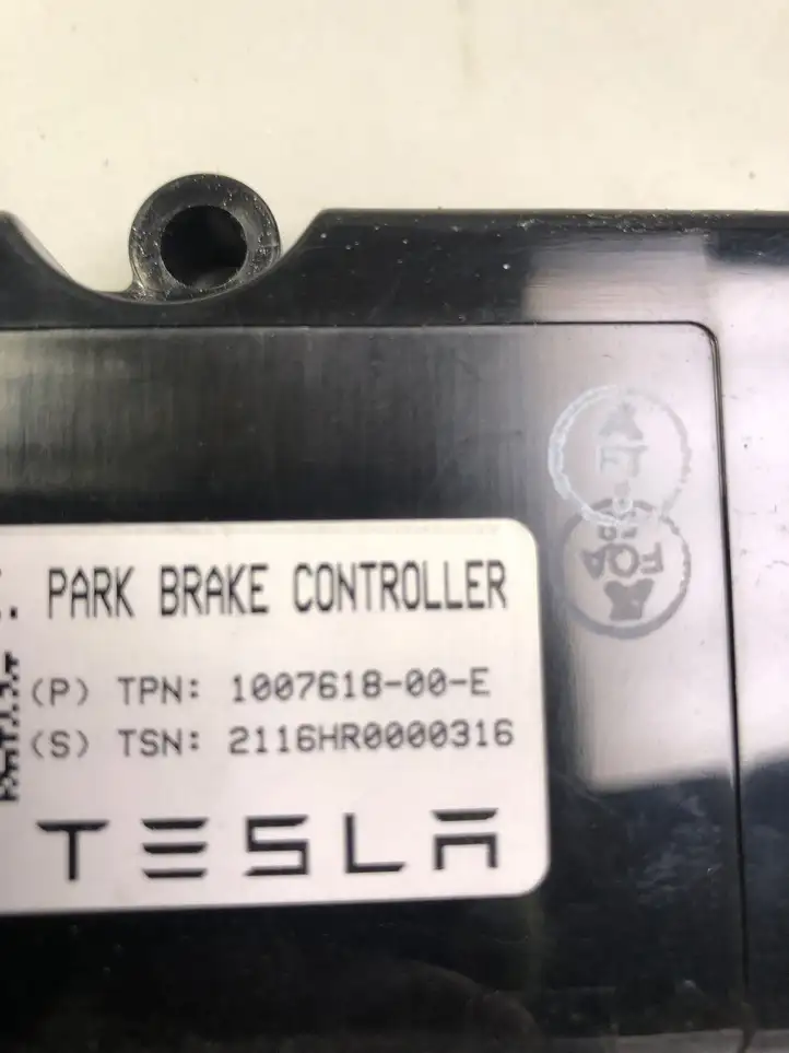 Tesla Model S (2016 - 2021) 100761800E Блок управления парктрониками — фото 2