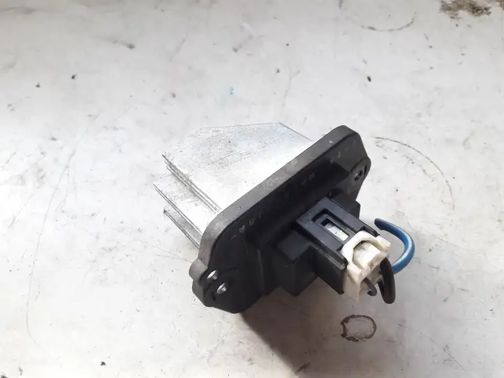 Mazda 6. (2007 - 2009)   Реле вентилятора печки салона