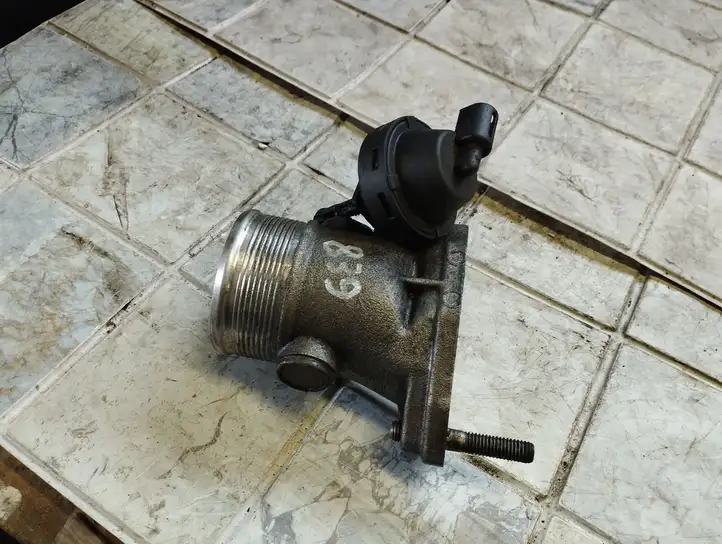 Audi A4 S4 B6 8E 8H (2000 - 2006) 8E0145950C Дроссельная заслонка — фото 1