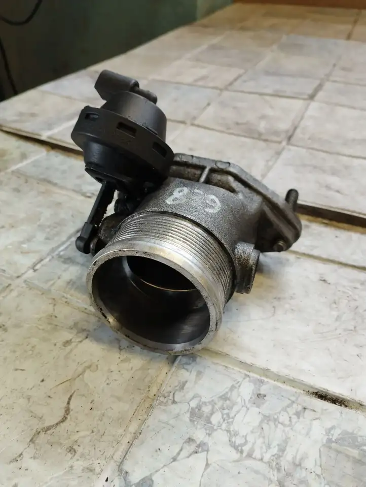 Audi A4 S4 B6 8E 8H (2000 - 2006) 8E0145950C Дроссельная заслонка — фото 3