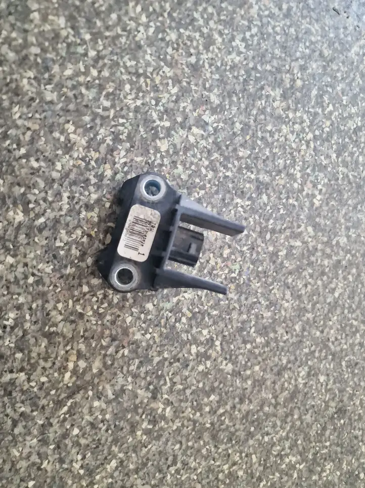 Toyota Yaris (2005 - 2009)  891730D020 Датчик удара надувных подушек