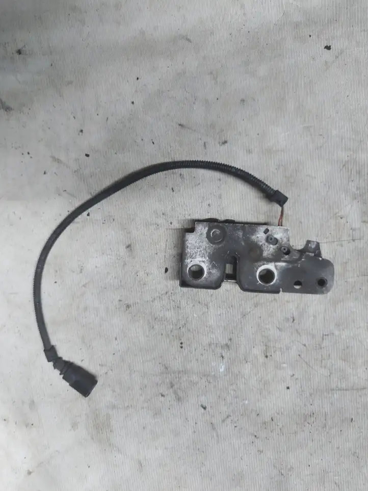 Volkswagen Touran I (2003 - 2010)  9450 Замок капота