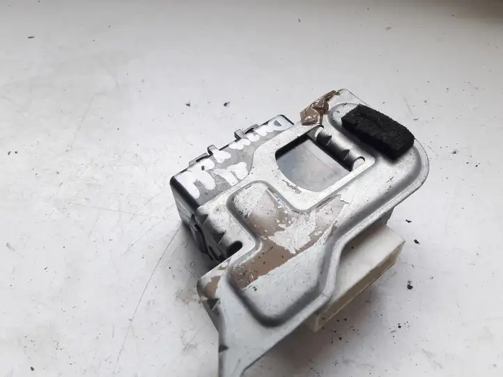 Toyota Avensis T220 (2000 - 2003) 8597020010 Блок управления дверью — фото 3