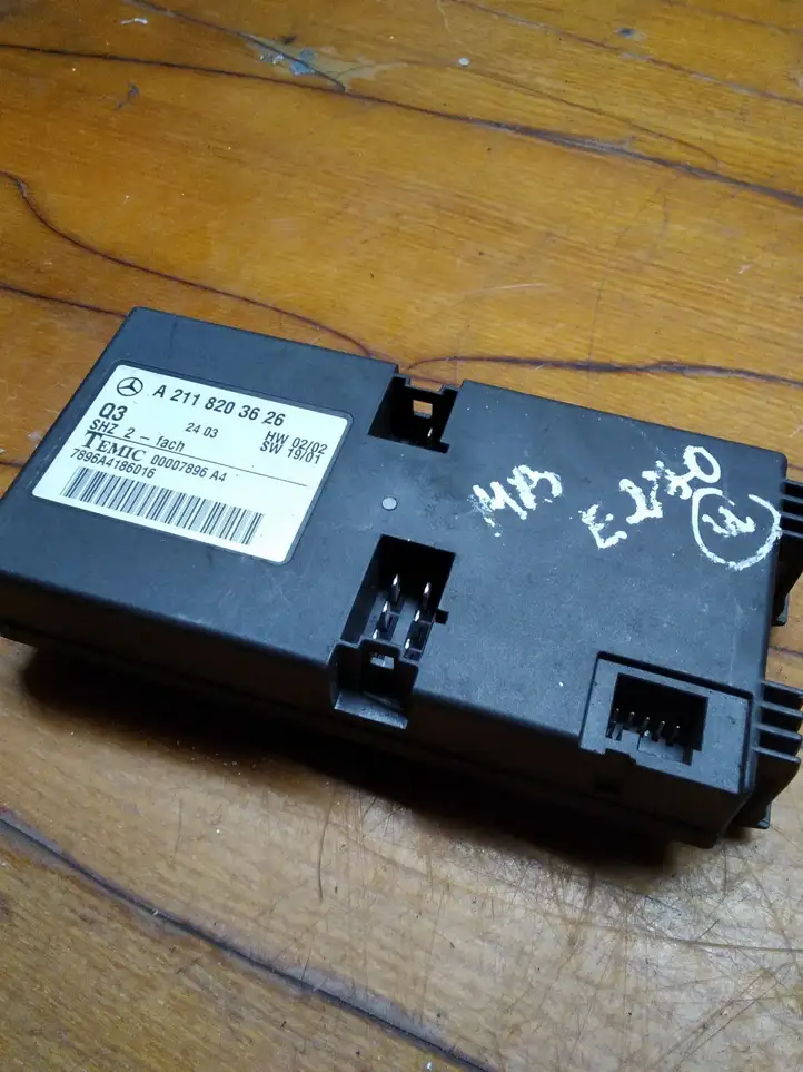 Mercedes-Benz E W211 (2002 - 2009) A2118203626 Блок управления сиденьем — фото 2