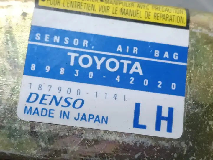 Toyota RAV 4 (XA20) (2000 - 2005) 8983042020 Датчик удара SRS — фото 2
