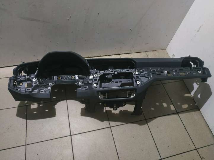 83B858041 Audi Q3 F3 Panelė