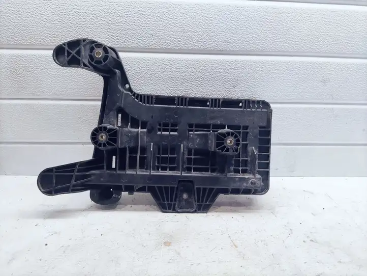 Volkswagen Touran I (2003 - 2010) 1K0915333B Ящик аккумулятора — фото 2