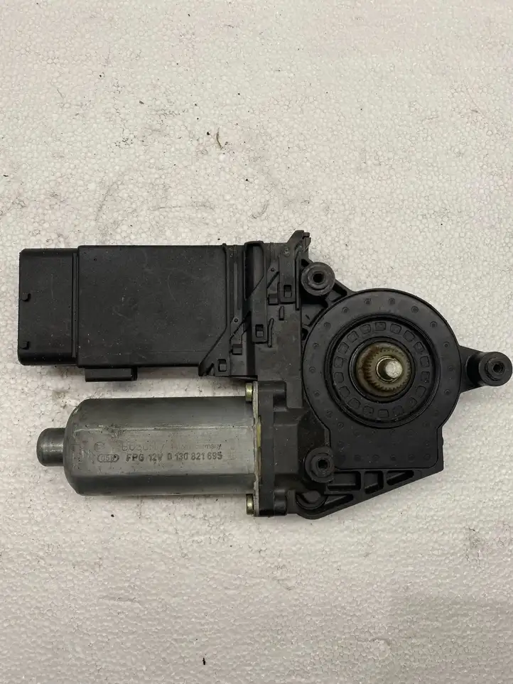 Volkswagen PASSAT B5.5 (2001 - 2005) 0130821695 Прочие детали салона — фото 1